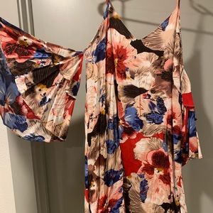 Summer dress with embellished sleeves